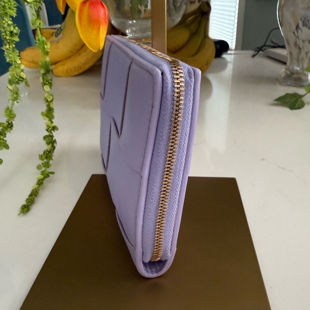 Bottega Veneta Maxi Cassette Intrecciato Lavender Weave Wallet ~ Never Worn - Picture 9 of 13